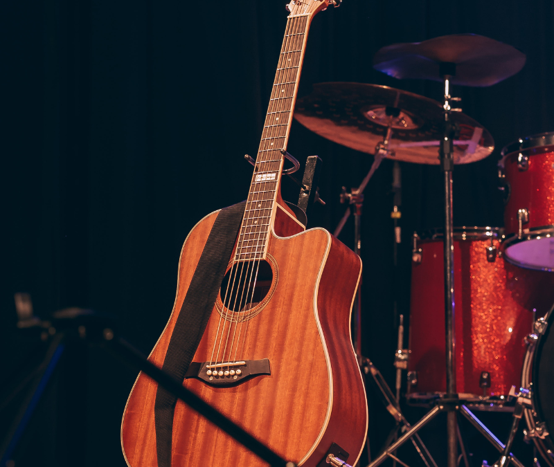 Beginner Guitar Songs: 10 Easy Acoustic Tracks for Beginners