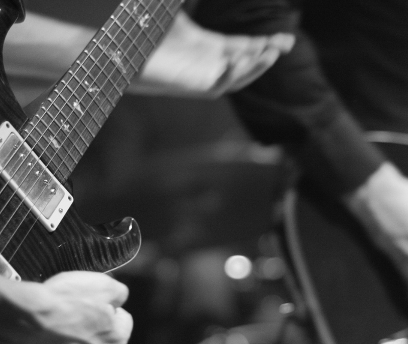 how to play guitar solos