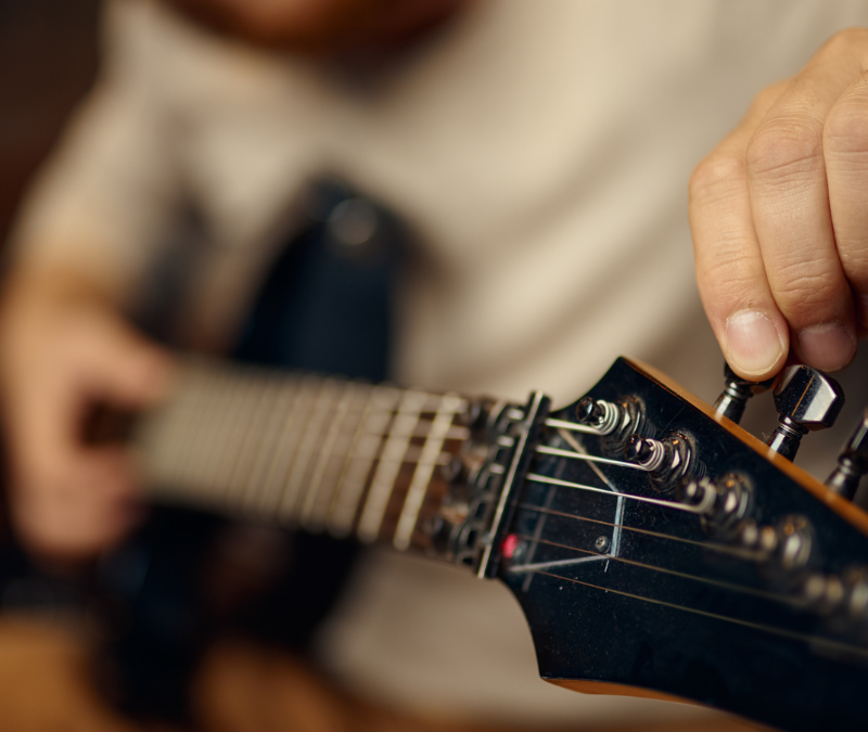 How to Tune a Guitar by Ear: Step-by-Step Guide for Guitarists