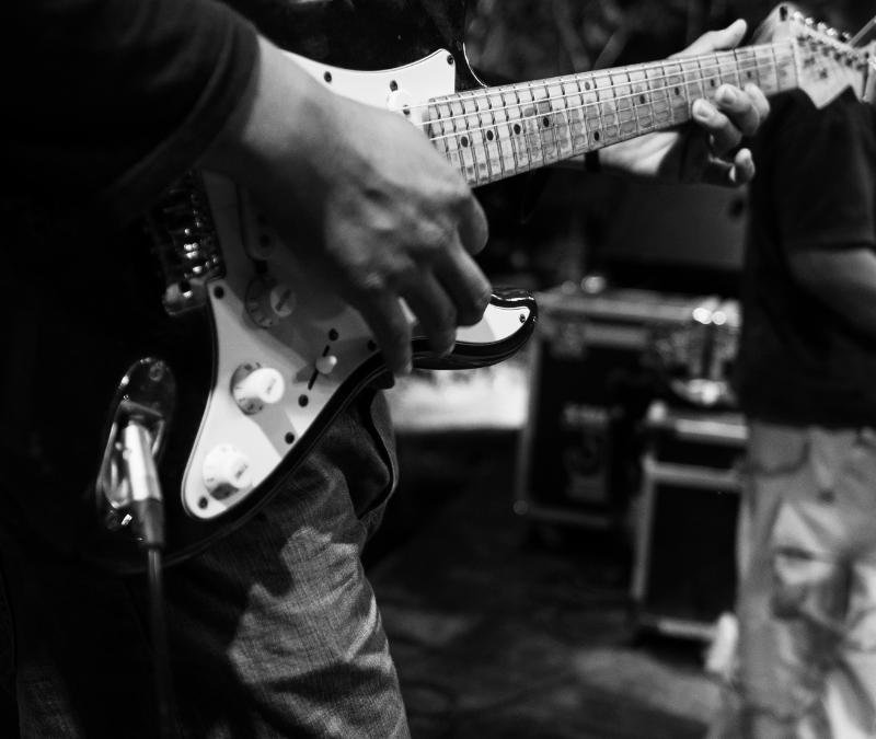 Rock Guitar Riffs: How to Create Iconic Hooks That Stick (Even If You’re Just Starting Out)